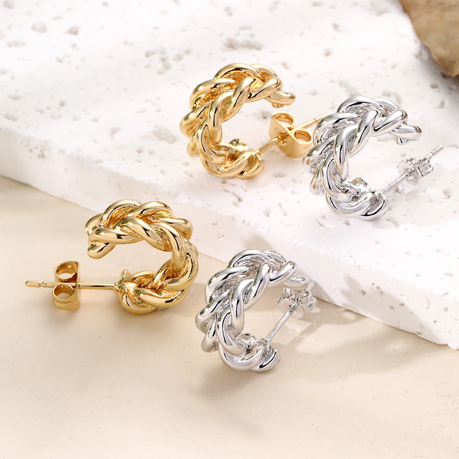 Romantic Gold Earring for Special Moments