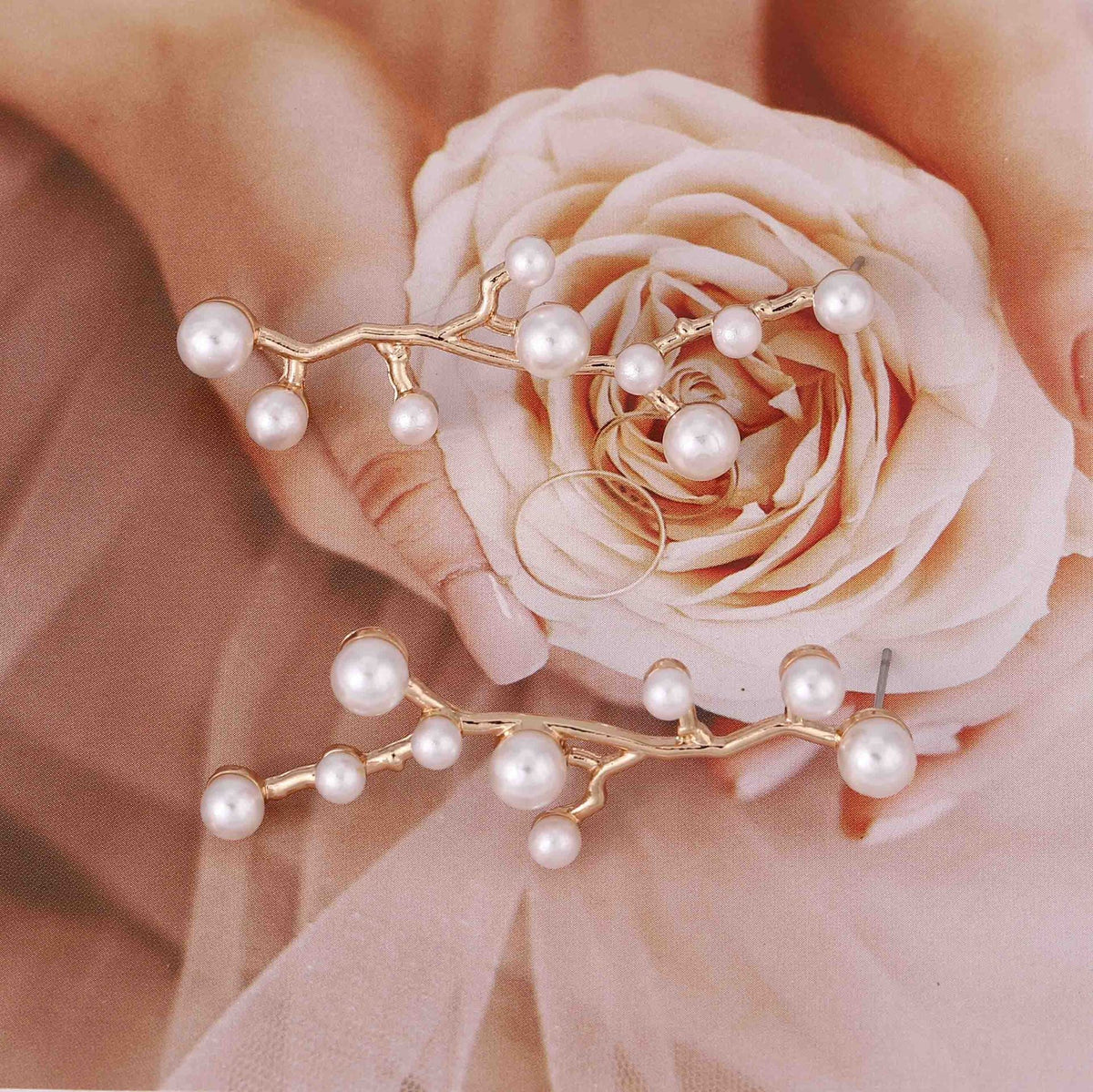 Classic Pearl Earring with Timeless Appeal