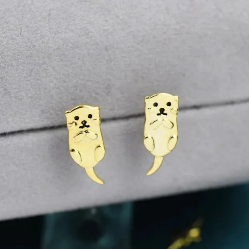 Charming Gold Earring for Any Occasion
