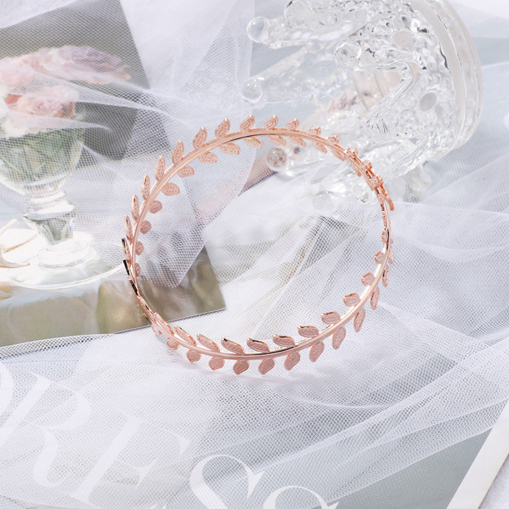 Classic Gold Bracelet with Timeless Appeal