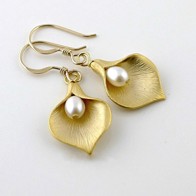 Classic Pearl Earring with Timeless Appeal