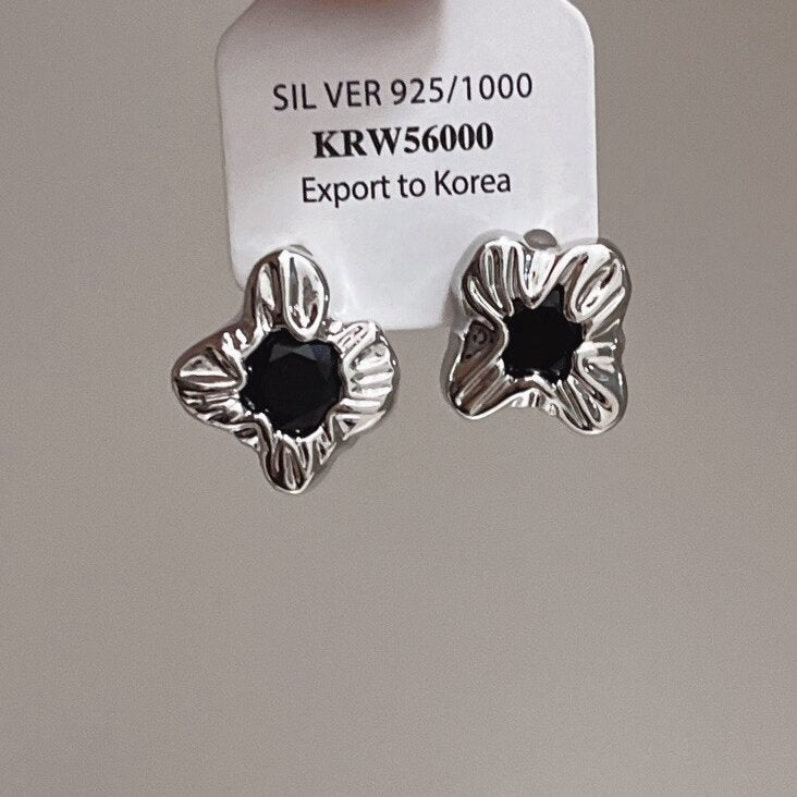 Charming Earring for Any Occasion