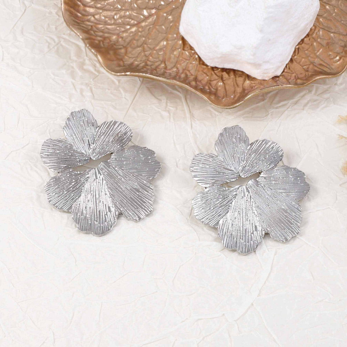 Romantic Gold Earring for Special Moments