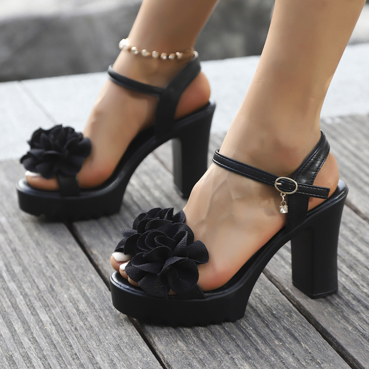 Graceful Orthopedic Sandals for Modern Look