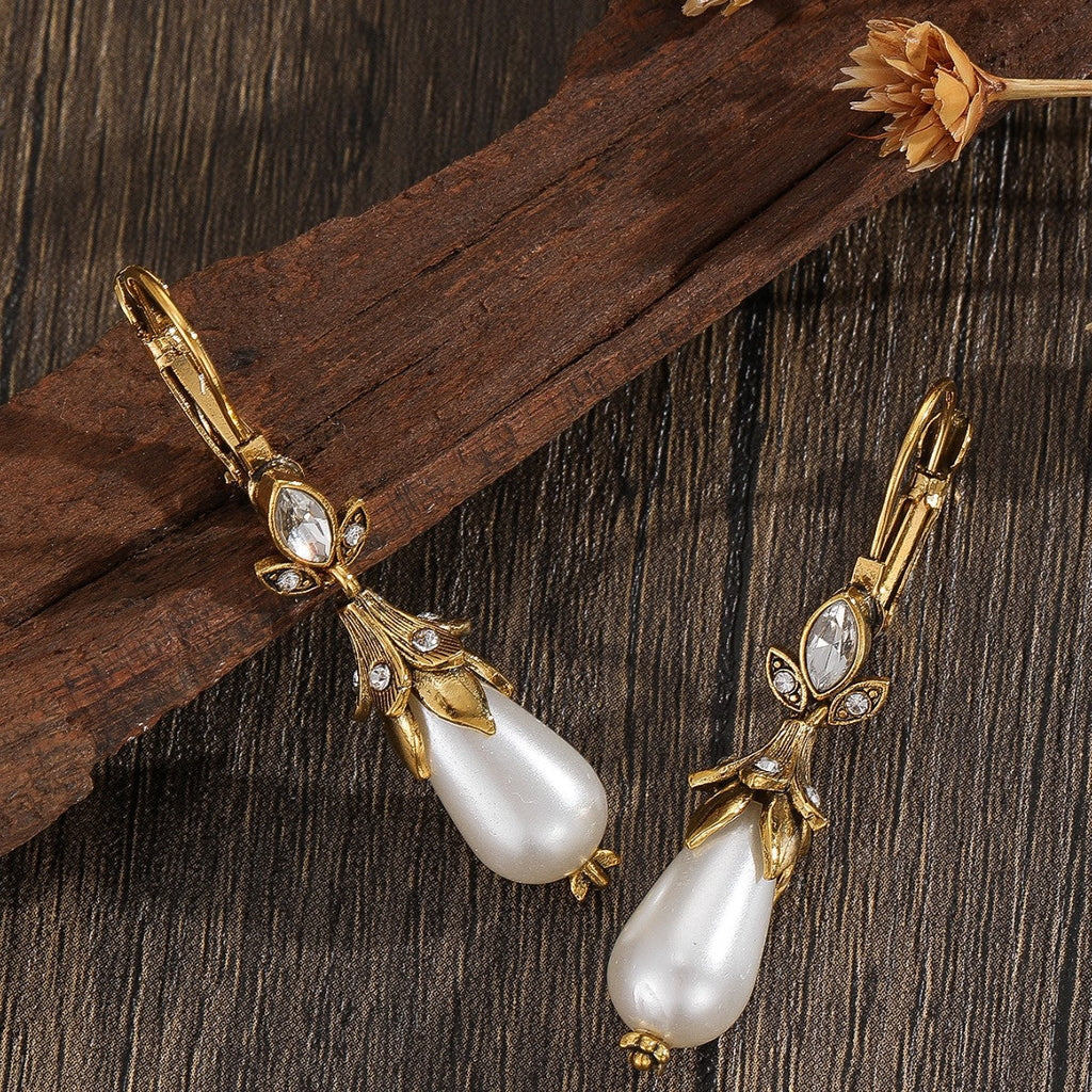 Charming Pearl Earring for Any Occasion