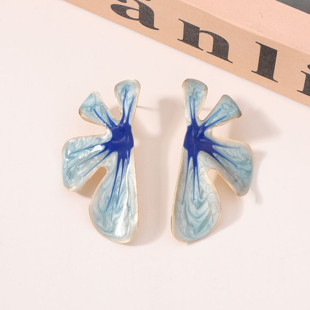 Beautiful Gold Earring with Unique Style