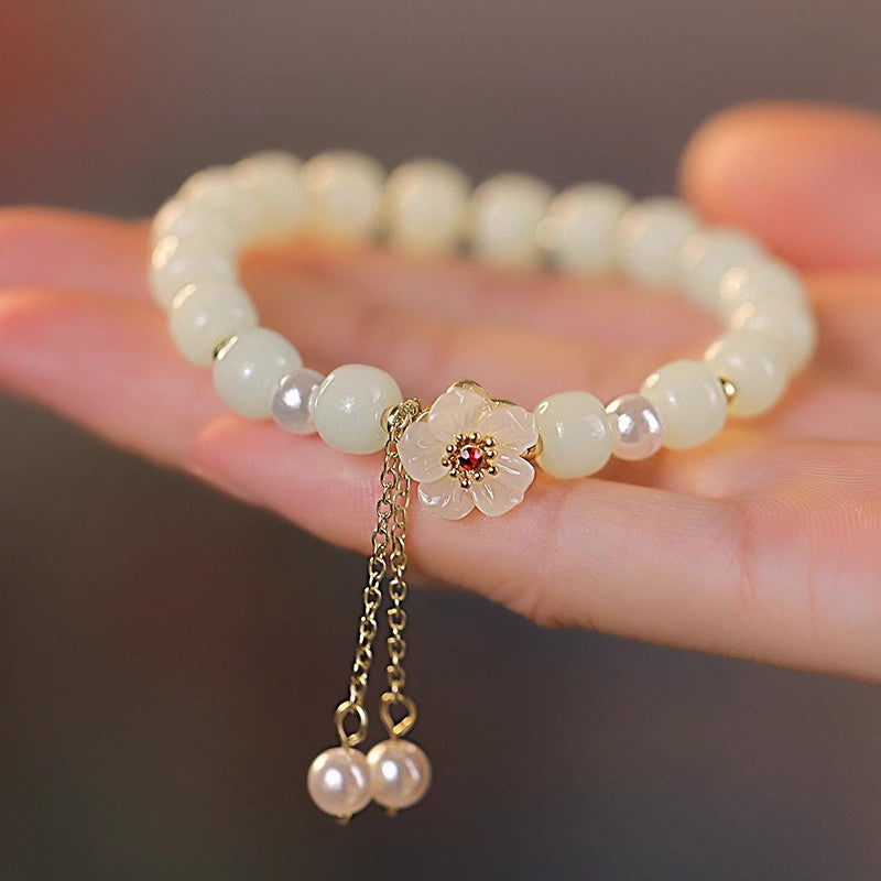 Classic Silver Bracelet with Timeless Appeal