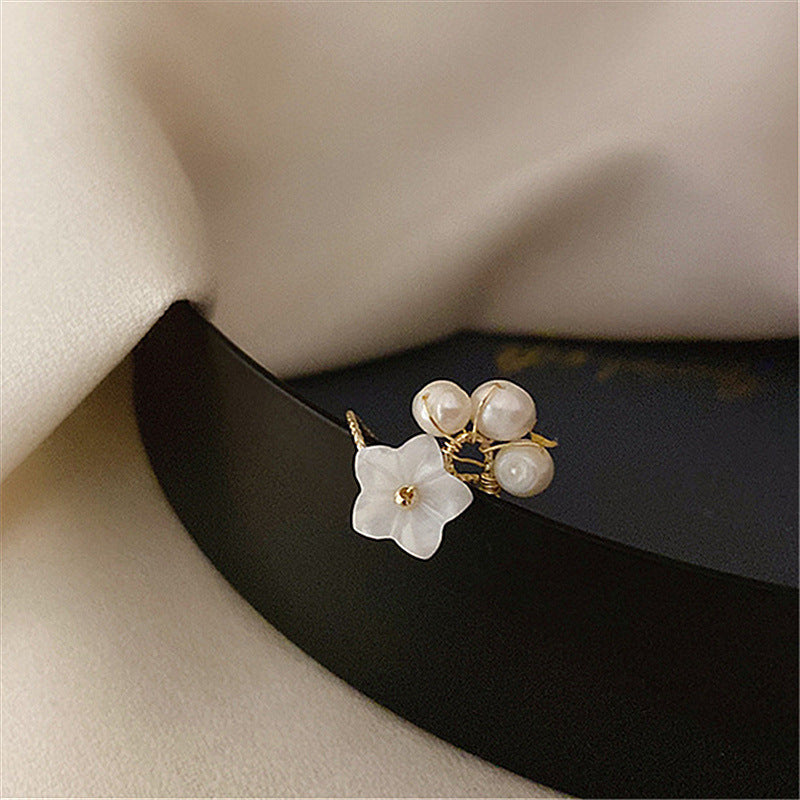 Classic Pearl Ring with Timeless Appeal