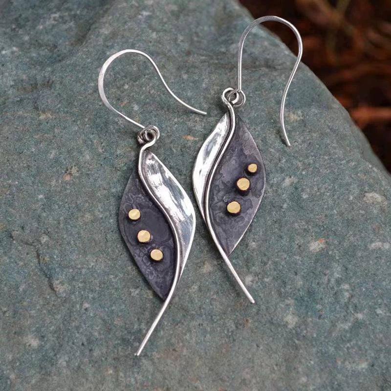 Charming Gold Earring for Any Occasion