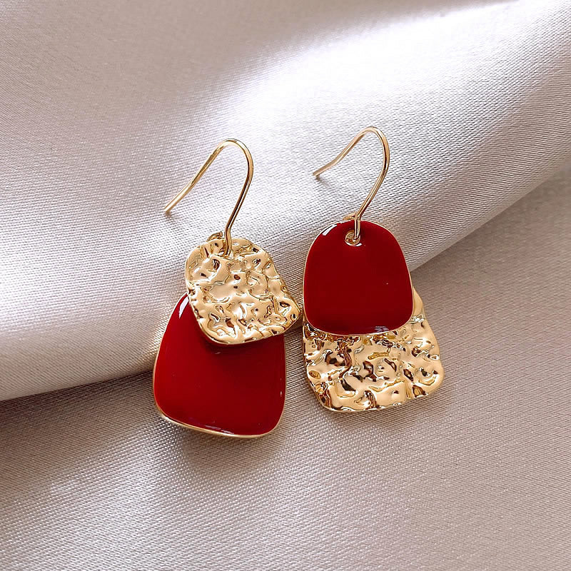 Romantic Gold Earring for Special Moments