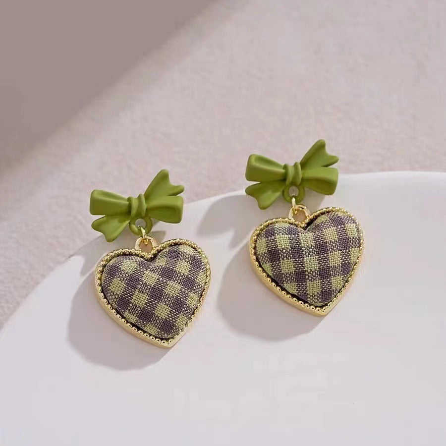 Charming Earring for Any Occasion