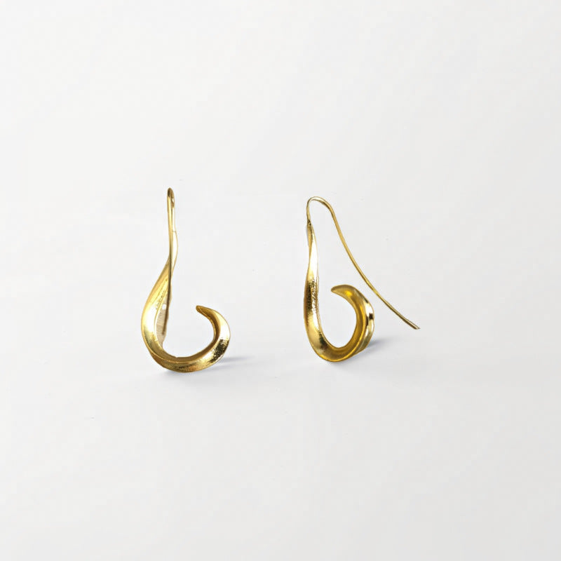Charming Gold Earring for Any Occasion