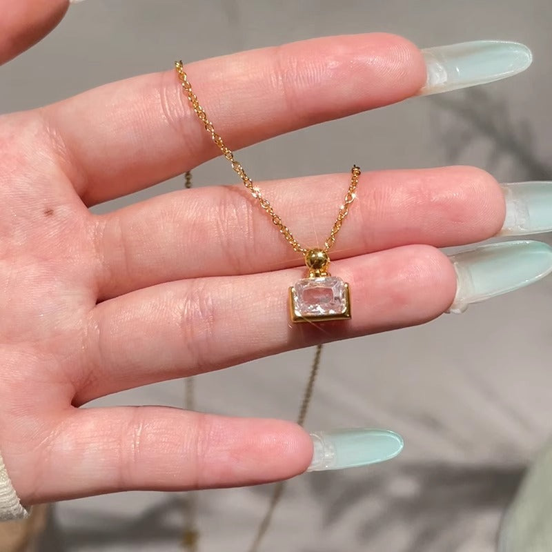 Stunning Gold Necklace for Daily Wear