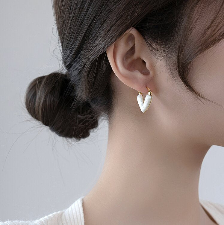 Classic Pearl Earring with Timeless Appeal