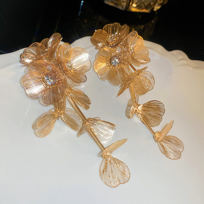 Elegant Gold Earring for Every Occasion