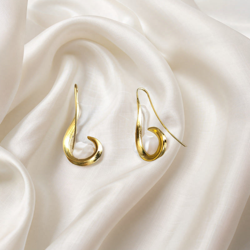 Charming Gold Earring for Any Occasion