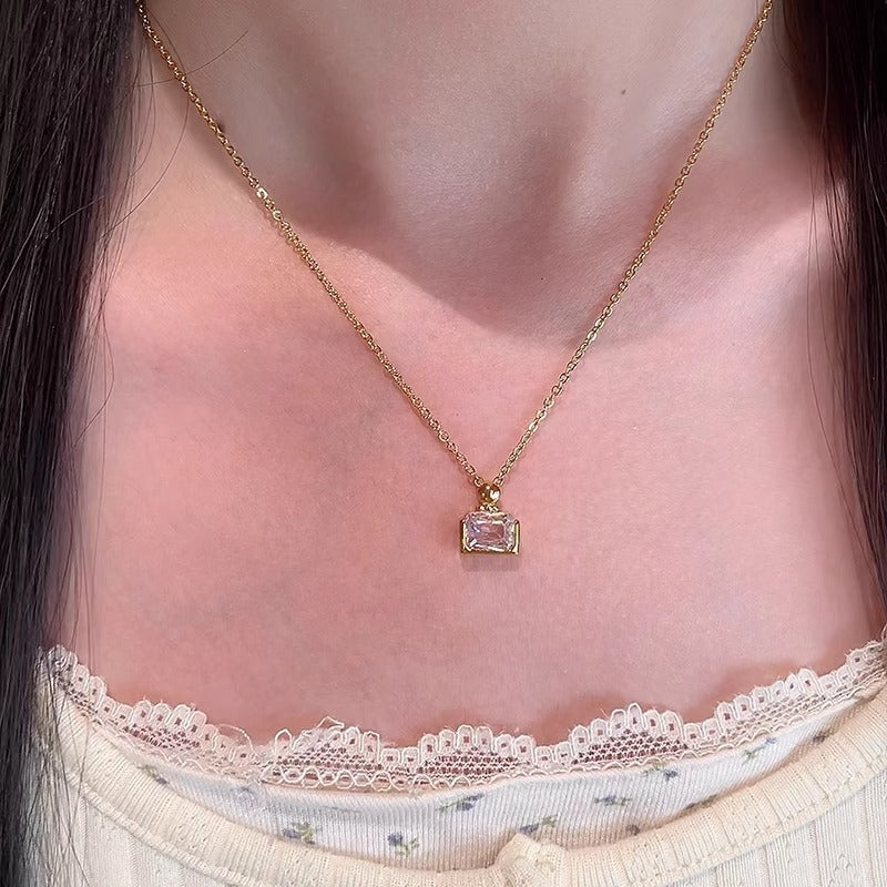 Stunning Gold Necklace for Daily Wear