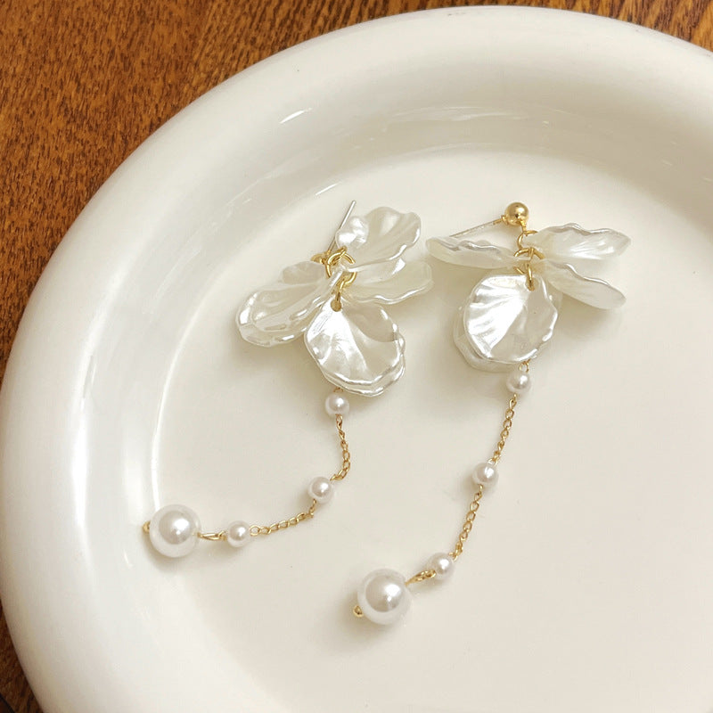 Classic Pearl Earring with Timeless Appeal