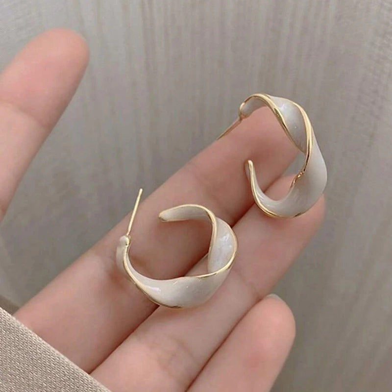 Charming Earring for Any Occasion