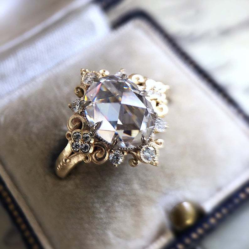 Classic Gold Ring with Timeless Appeal