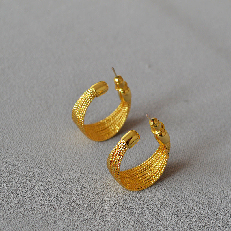 Romantic Gold Earring for Special Moments