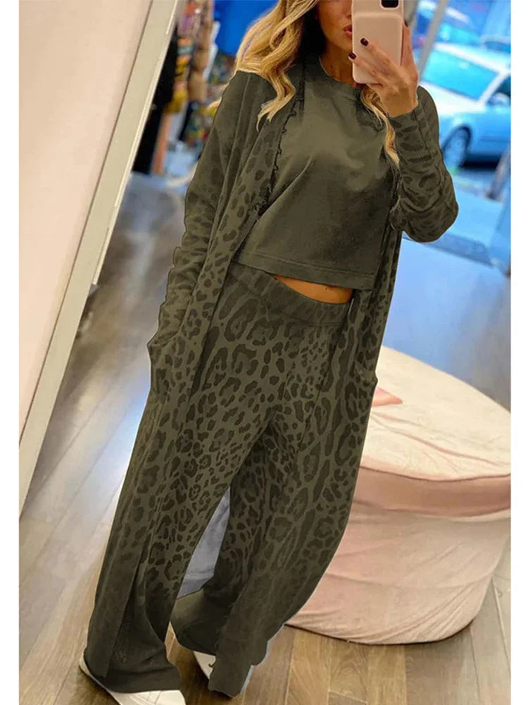 JO | Set consisting of leopard print vest, long sleeve pocket and trousers with elastic waistband