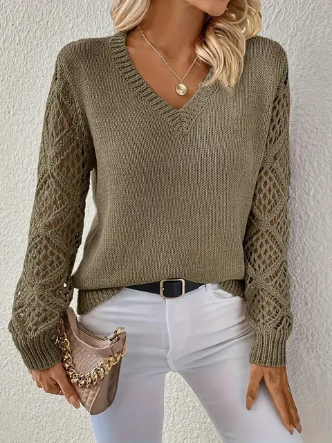 JO | Solid V-neck knitted sweater