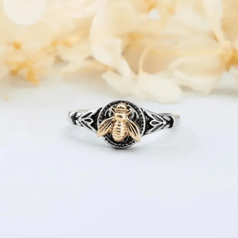 Classic Gold Ring with Timeless Appeal