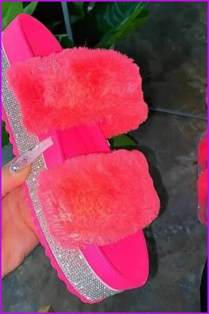 Elegantly Styled Slippers for Everyday Wear