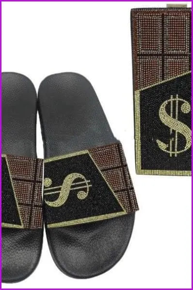 Effortlessly Elegant Slippers with a Timeless Design