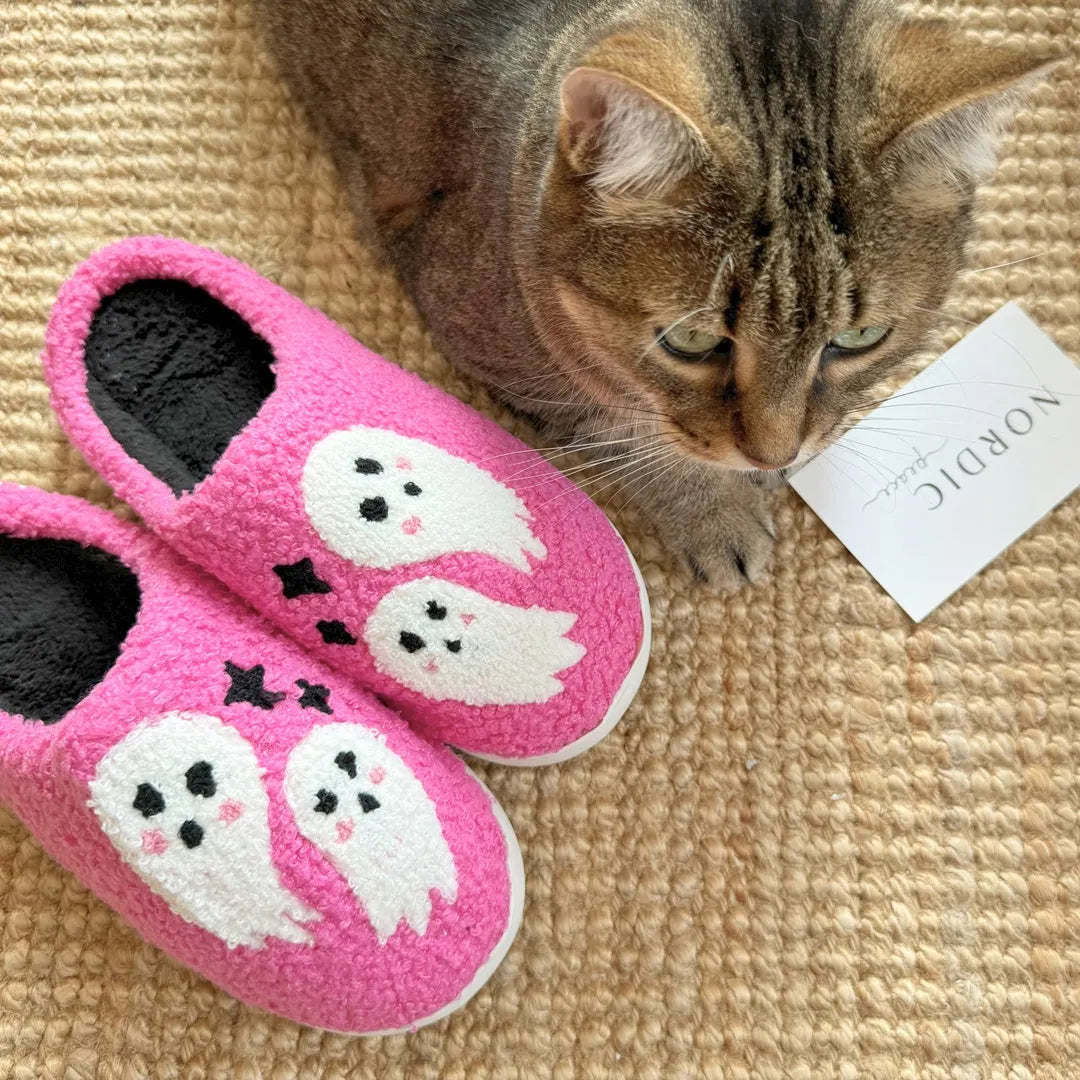 Finely Styled Slippers with a Classic Vintage Look
