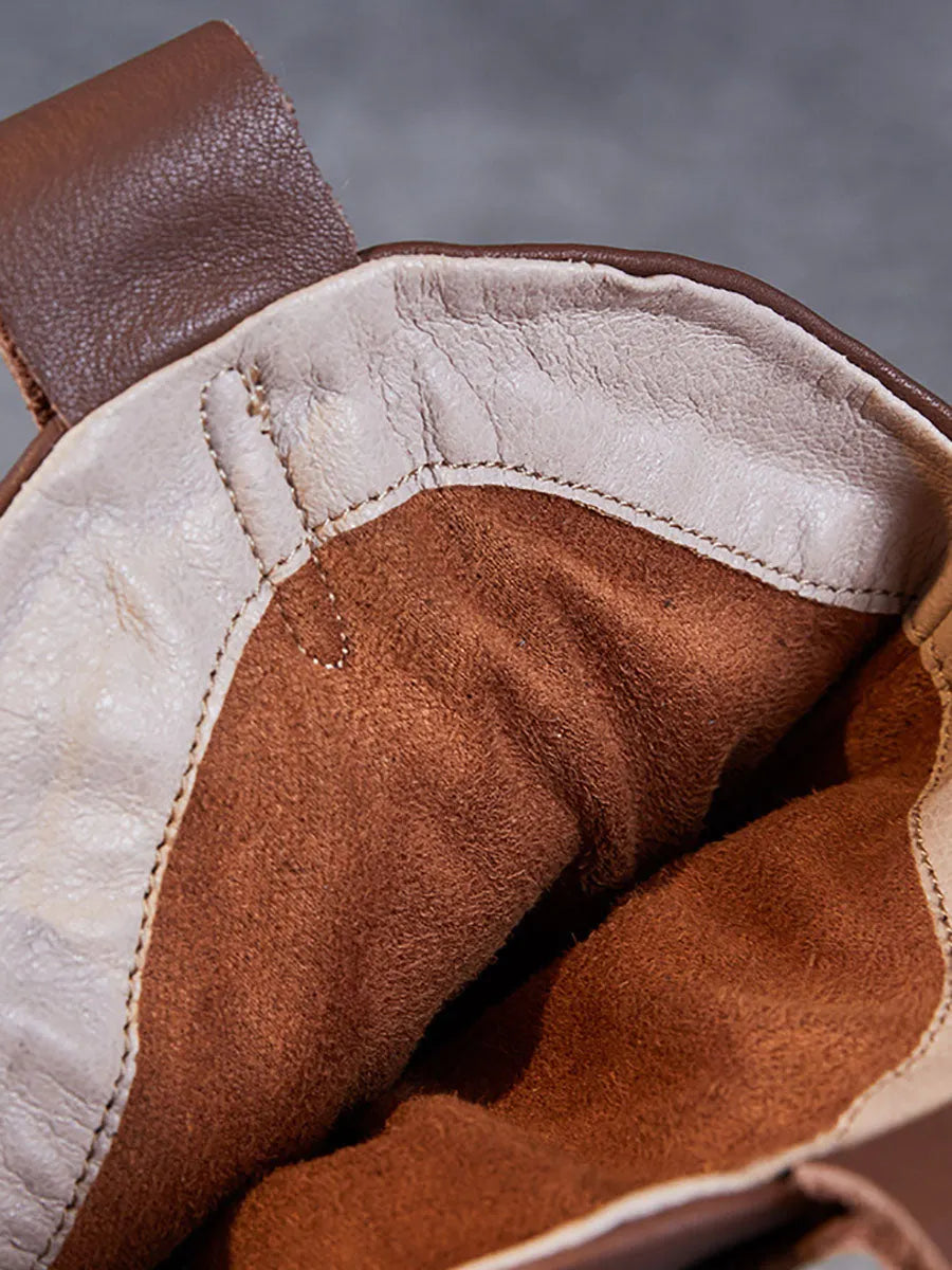 Effortlessly Elegant Boots with a Timeless Design