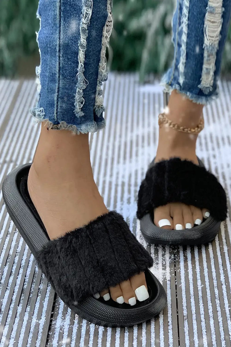 Elegantly Styled Slippers for Everyday Wear
