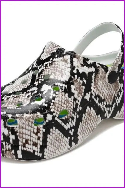 Casually Elegant Slippers with a Refined Edge