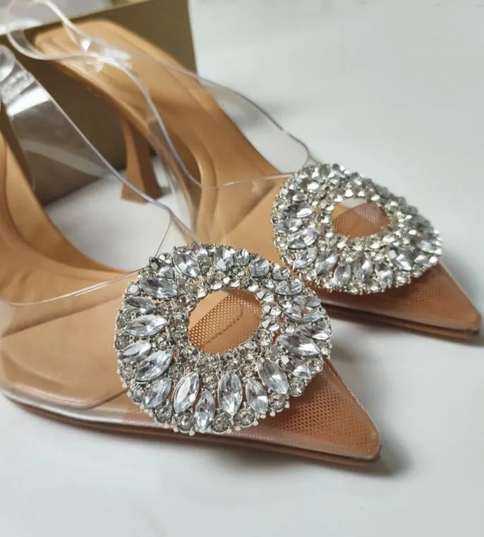 Effortlessly Elegant Heels with a Timeless Design