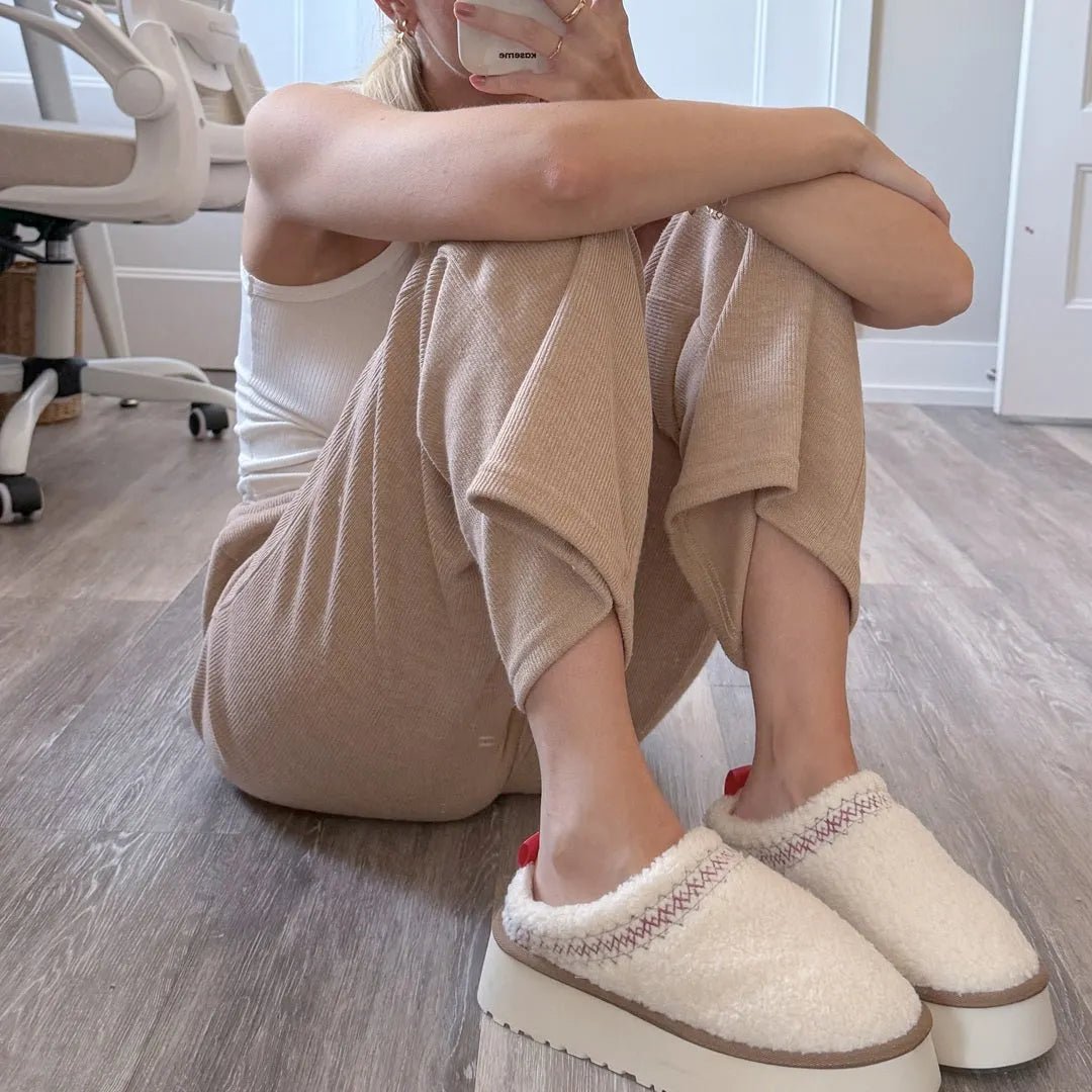 Casually Elegant Slippers with a Refined Edge