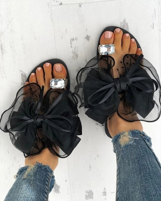 Finely Styled Slippers with a Classic Vintage Look