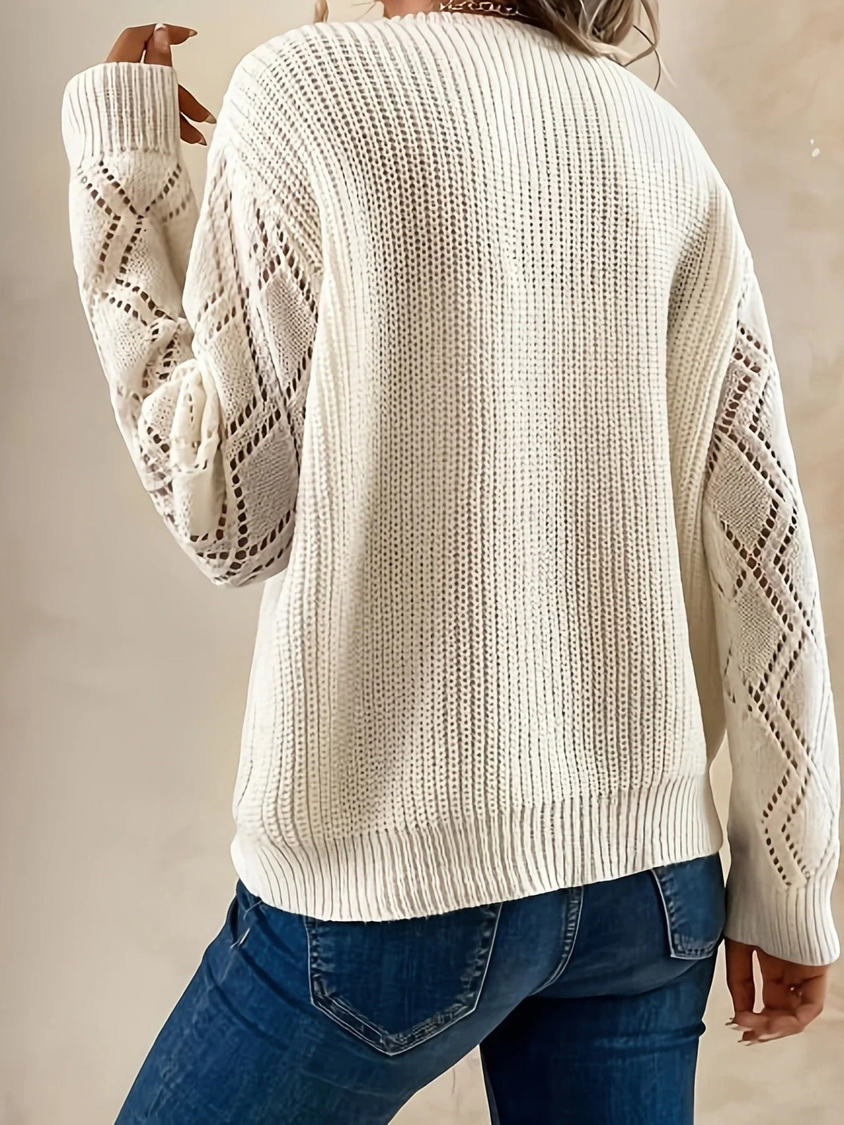 JO | MW - Stylish knitted sweater with V-neckline