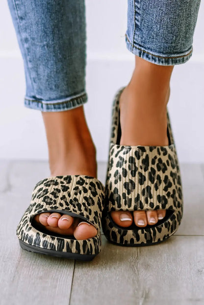Elegantly Styled Slippers for Everyday Wear
