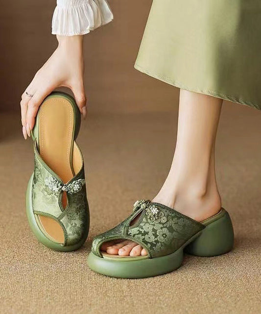 Finely Styled Sandals with a Classic Vintage Look