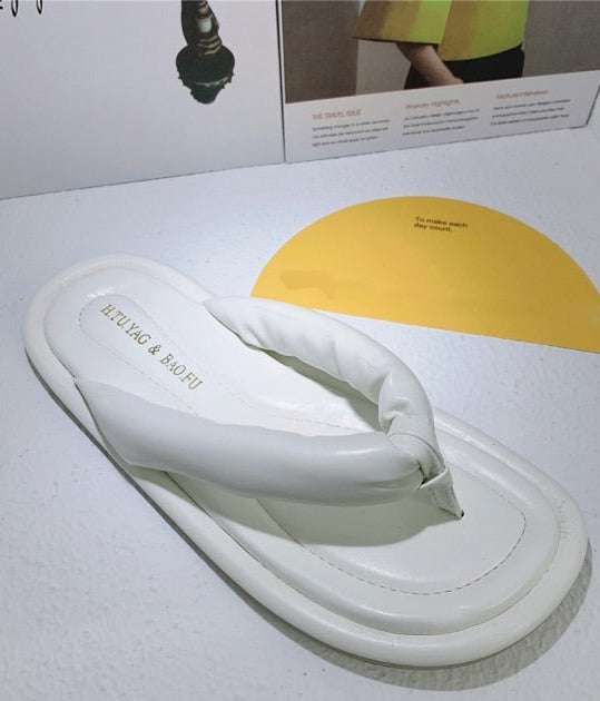 Casually Elegant Slippers with a Refined Edge