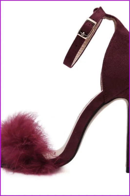 Effortlessly Elegant Heels with a Timeless Design