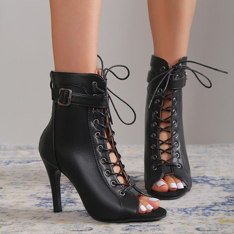 Classic Designed Shoes in a Timeless Cut