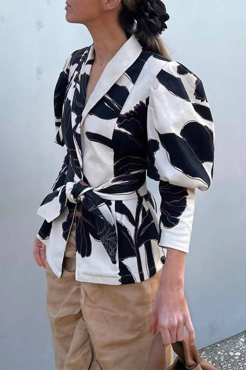 Geometric Print Hollowed Out Contrast Turn-back Collar Tops