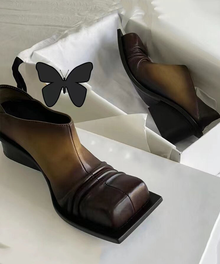 Effortlessly Elegant Heels with a Timeless Design