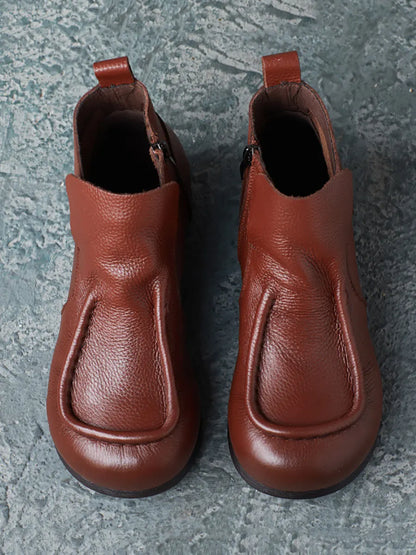 Effortlessly Elegant Boots with a Timeless Design