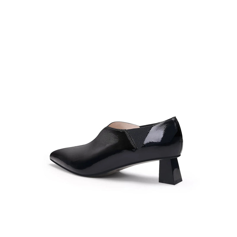Casually Elegant Garment with a Refined Edge