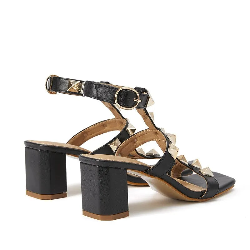 Effortlessly Elegant Heels with a Timeless Design