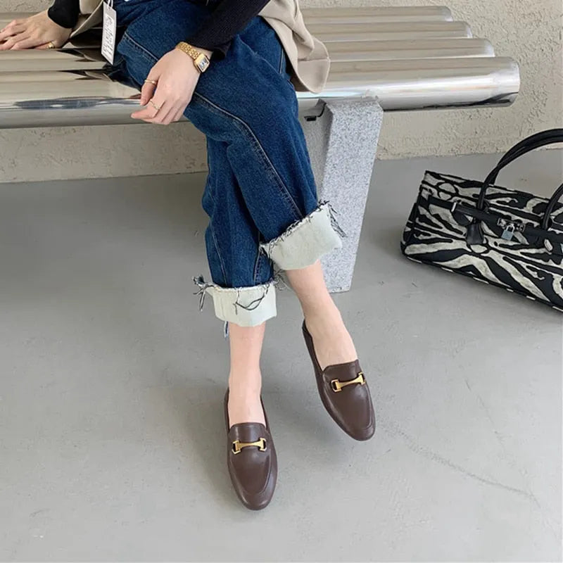Effortlessly Elegant Slippers with a Timeless Design