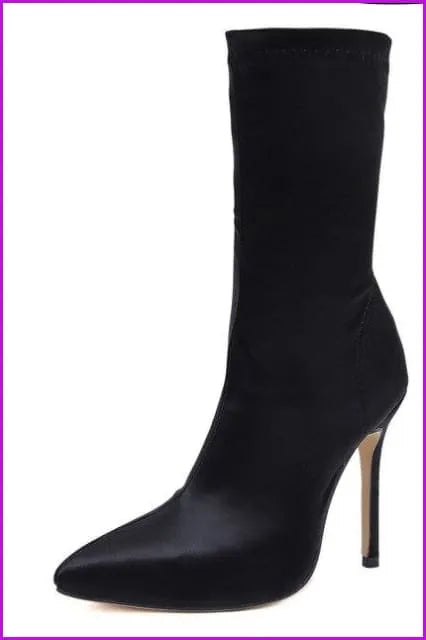 Subtly Elegant Boots with a Refined Vintage Look